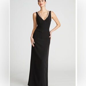 NWT Women’s Halston Alivia Gown Sz6 w sparkling V neckline detail
